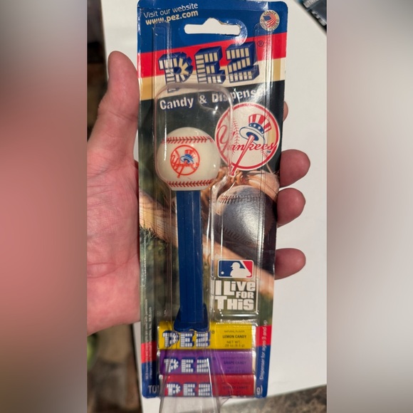 Disney Rainbow Pride Mickey Mouse Watch / NEW BATTERY - Picture 1 of 3